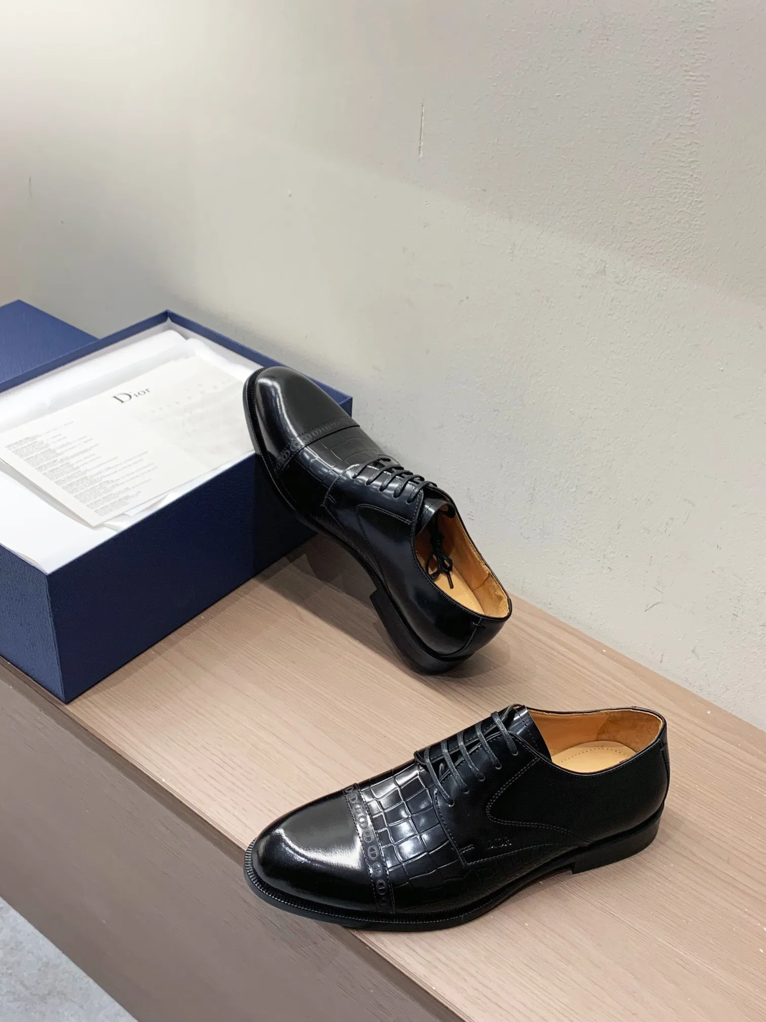[Dior] Top P: 960💰 Standard code 39-44 (38.45.46 custom-made, non-returnable and non-exchangeable) Dior Dior's latest high-end men's boutique casual leather shoes, imported cowhide upper, water-dyed cowhide lining, imported leather outsole, perfect details are impeccable.